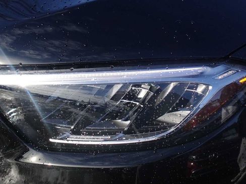 Used 2026 Mercedes-Benz GLC 300 4MATIC image 11