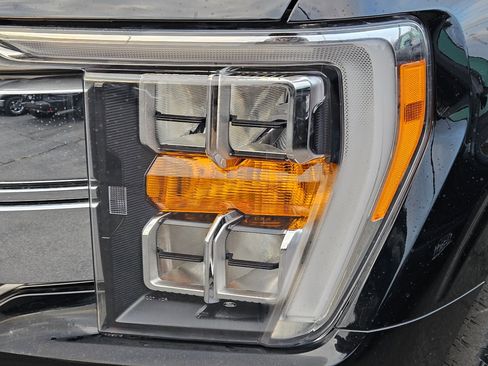 Used 2023 Ford F150 Lariat w/ Trailer Tow Package image 13