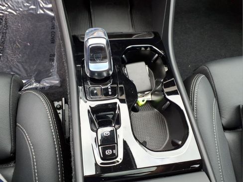Certified 2026 Volvo XC40 B5 Plus AWD/4WD image 24