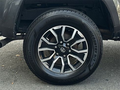 Used 2021 Toyota Tacoma TRD Sport w/ Technology Package image 7