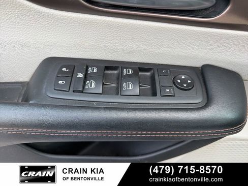 Used 2019 Chrysler Pacifica Touring-L Plus image 9