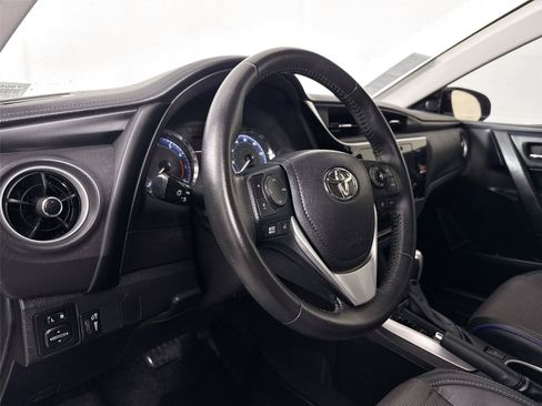 Used 2017 Toyota Corolla SE FWD image 4