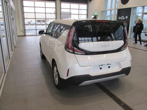 Used 2025 Kia Soul LX w/ LX Technology Package image 6