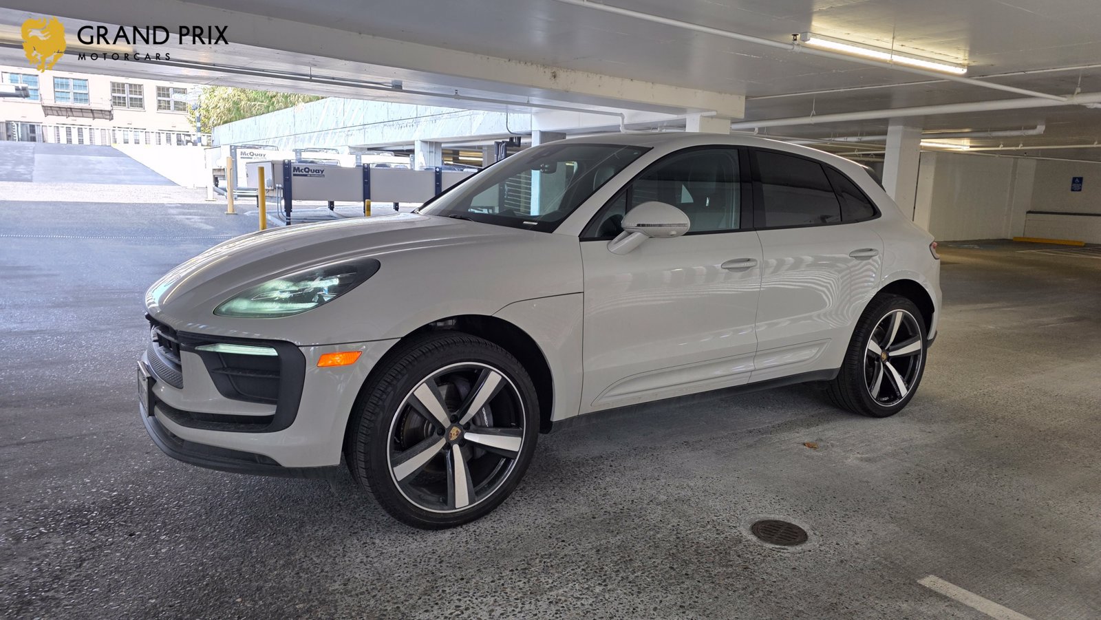 Used 2025 Porsche Macan AWD/4WD image 1