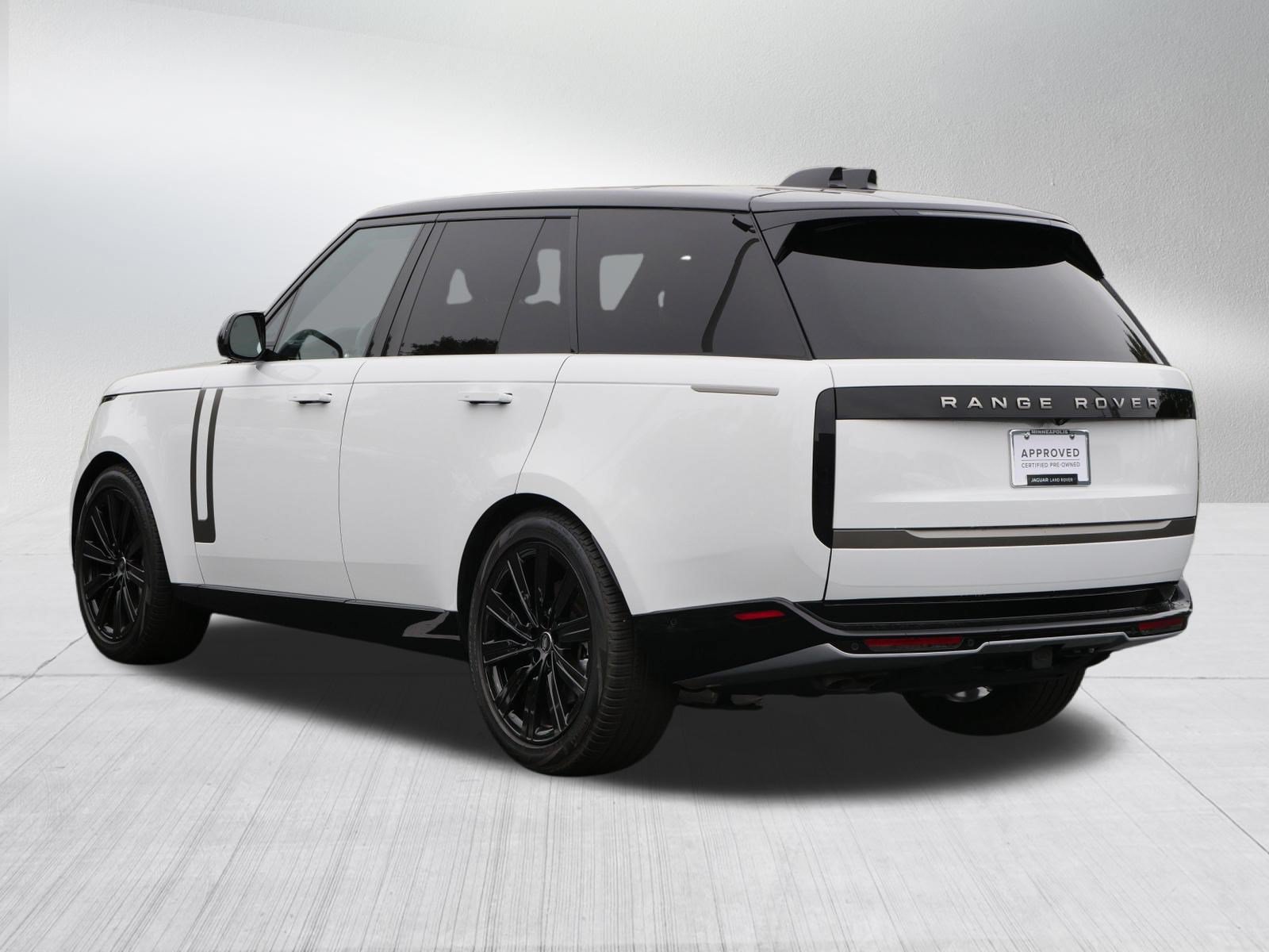 Used 2025 Land Rover Range Rover SE AWD/4WD image 3
