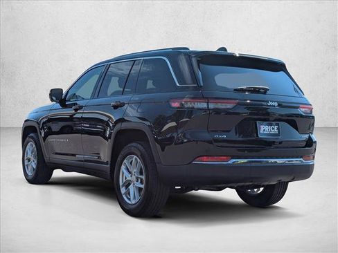Used 2023 Jeep Grand Cherokee Laredo AWD/4WD image 8