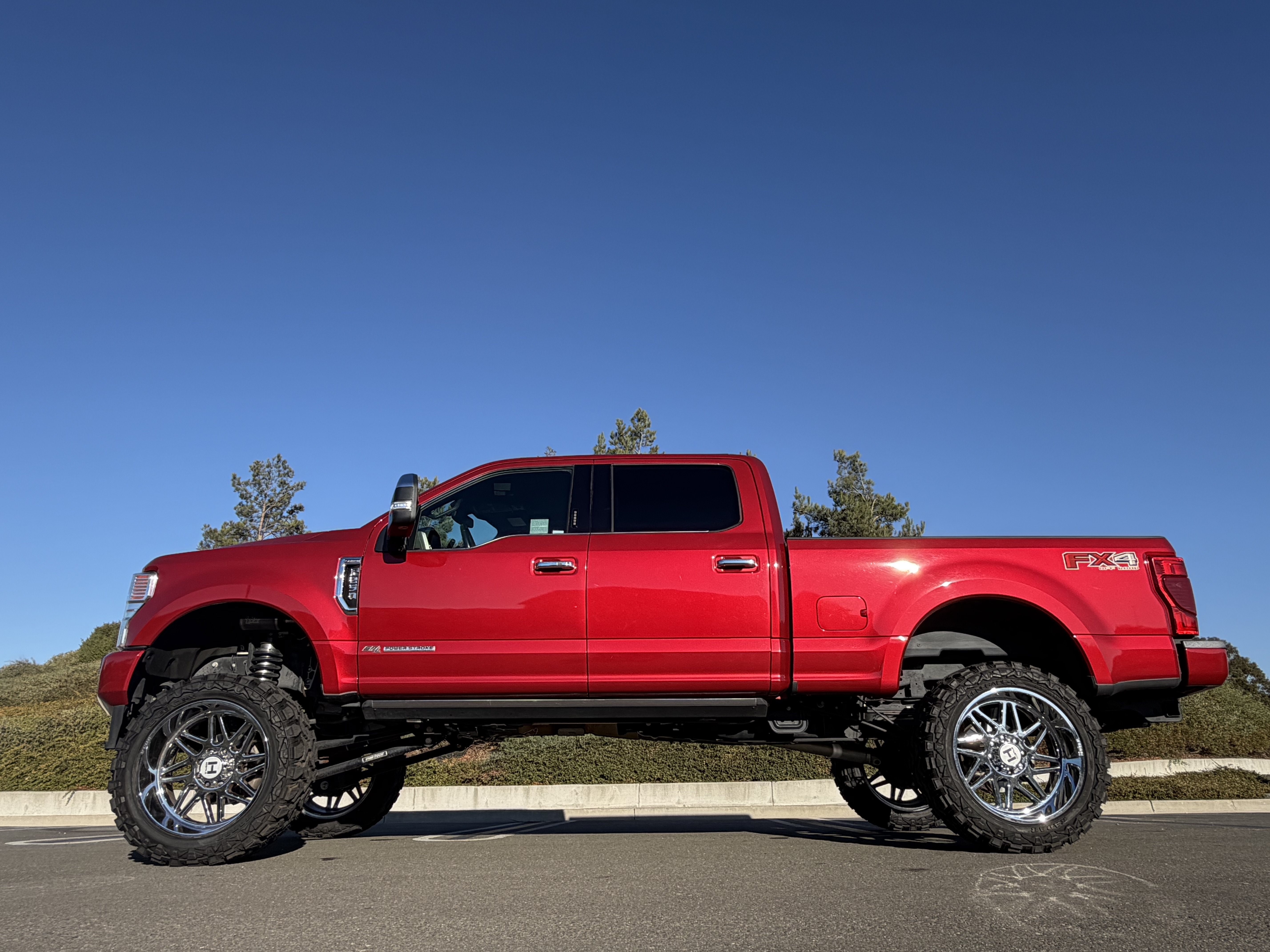 Used 2020 Ford F250 Platinum w/ FX4 Off-Road Package AWD/4WD image 1