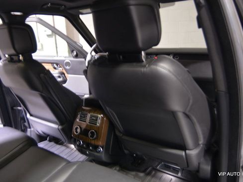 Used 2018 Land Rover Range Rover HSE image 17