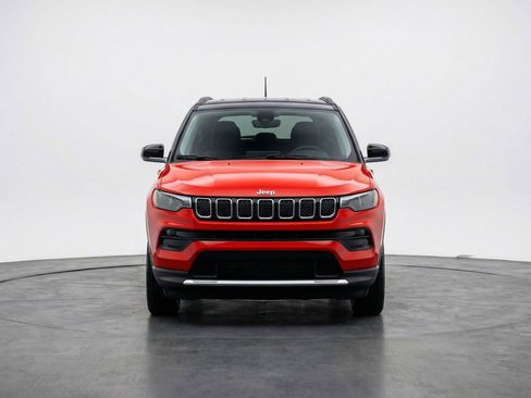 Used 2025 Jeep Compass Limited image 2