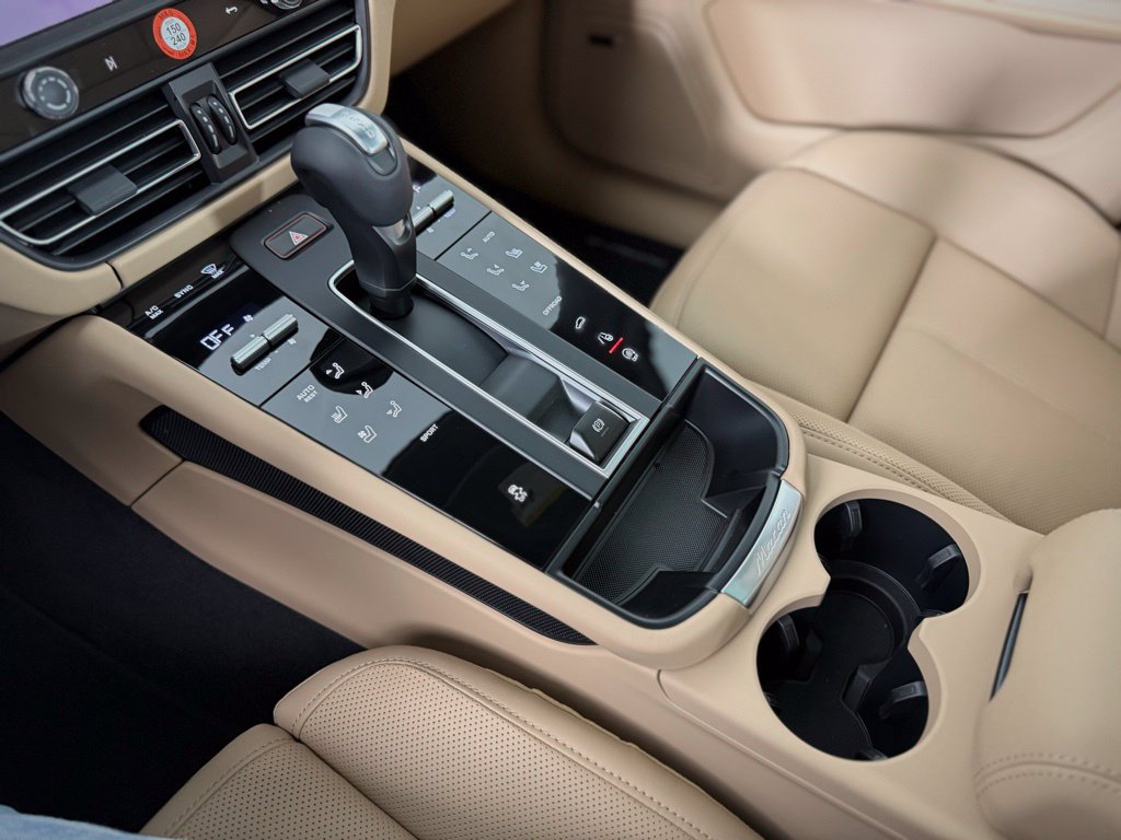Certified 2026 Porsche Macan AWD/4WD image 23