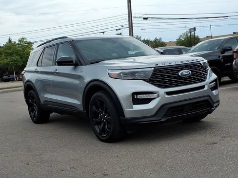 Used 2023 Ford Explorer ST-Line AWD/4WD image 7