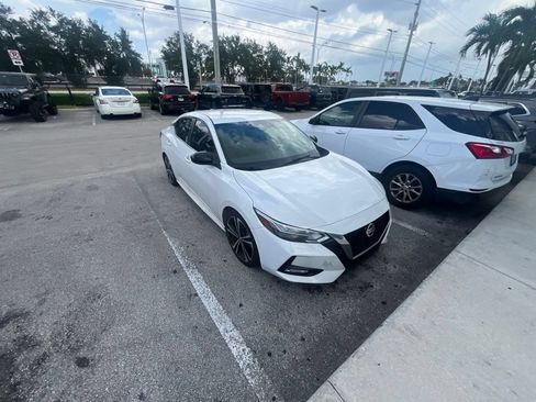 Used 2020 Nissan Sentra SR w/ Electronics Package FWD image 3
