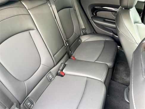 Used 2022 MINI Cooper Clubman S image 28