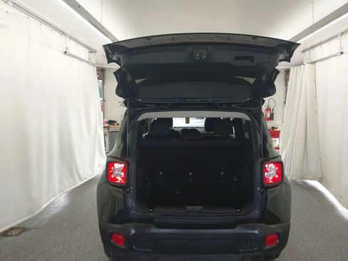 Used 2019 Jeep Renegade Latitude w/ Cold Weather Group AWD/4WD image 14