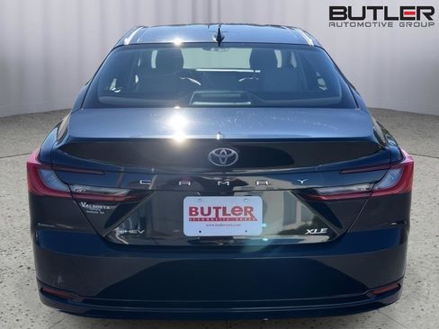 Used 2025 Toyota Camry XLE image 4