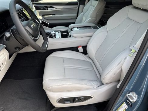 New 2026 Jeep Grand Wagoneer L Limited AWD/4WD image 9