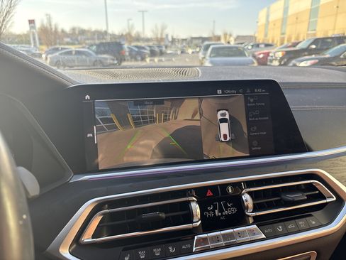 Used 2022 BMW X7 xDrive40i w/ M Sport Package image 24