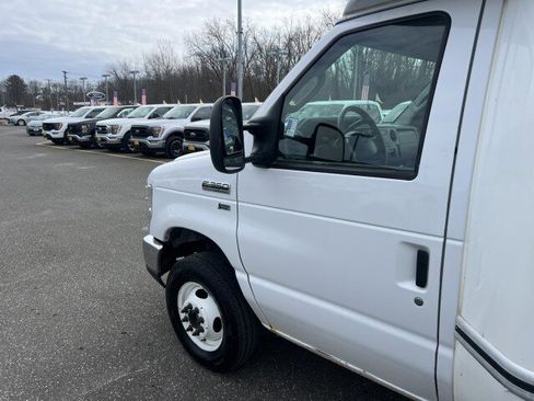 Used 2015 Ford E-350 and Econoline 350 Super Duty image 9