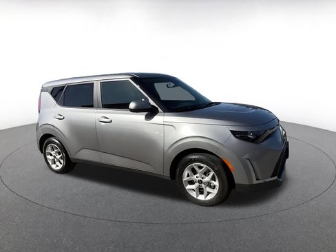 Used 2025 Kia Soul LX w/ LX Technology Package image 2