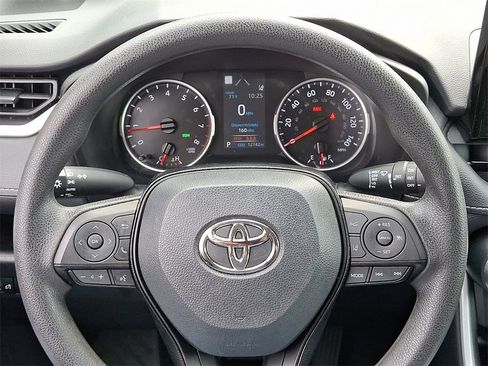 Used 2022 Toyota RAV4 XLE image 19