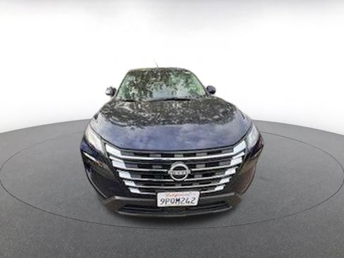 Used 2025 Nissan Rogue SV image 2