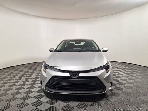 Used 2025 Toyota Corolla LE FWD image 2