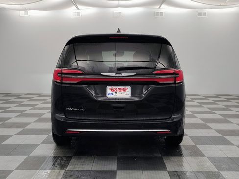 New 2026 Chrysler Pacifica Select FWD image 8