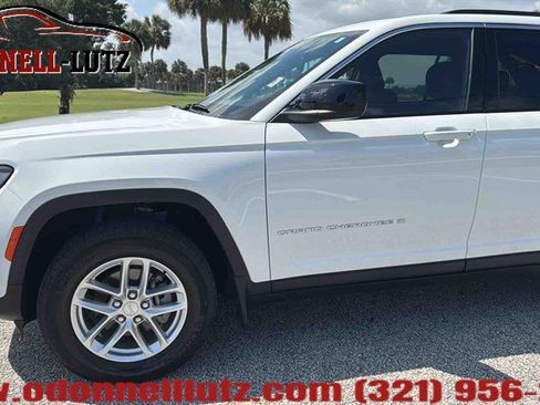 Used 2024 Jeep Grand Cherokee Laredo X w/ Luxury Tech Group I AWD/4WD image 4