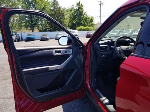 Used 2021 Ford Explorer Limited w/ Equipment Group 301A AWD/4WD image 10
