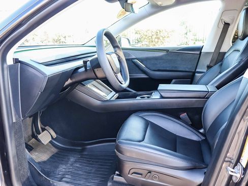 Used 2026 Tesla Model Y 2WD image 22
