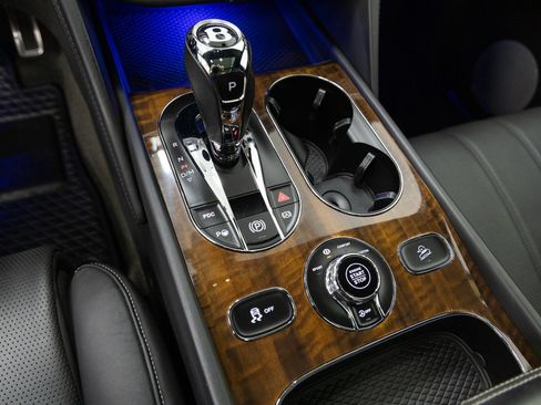 Used 2018 Bentley Bentayga AWD/4WD image 20