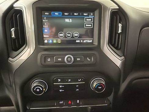 Used 2019 Chevrolet Silverado 1500 Custom w/ Custom Value Package AWD/4WD image 23
