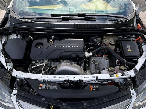 Used 2018 Chevrolet Volt Premier w/ Driver Confidence Package FWD image 9