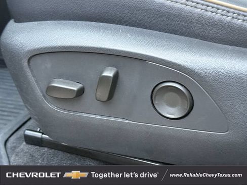 Used 2025 Chevrolet Traverse High Country AWD/4WD image 28