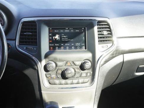 Certified 2021 Jeep Grand Cherokee Laredo image 16