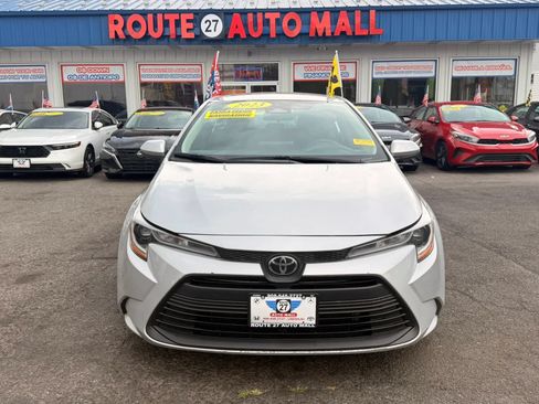 Used 2023 Toyota Corolla LE FWD image 3