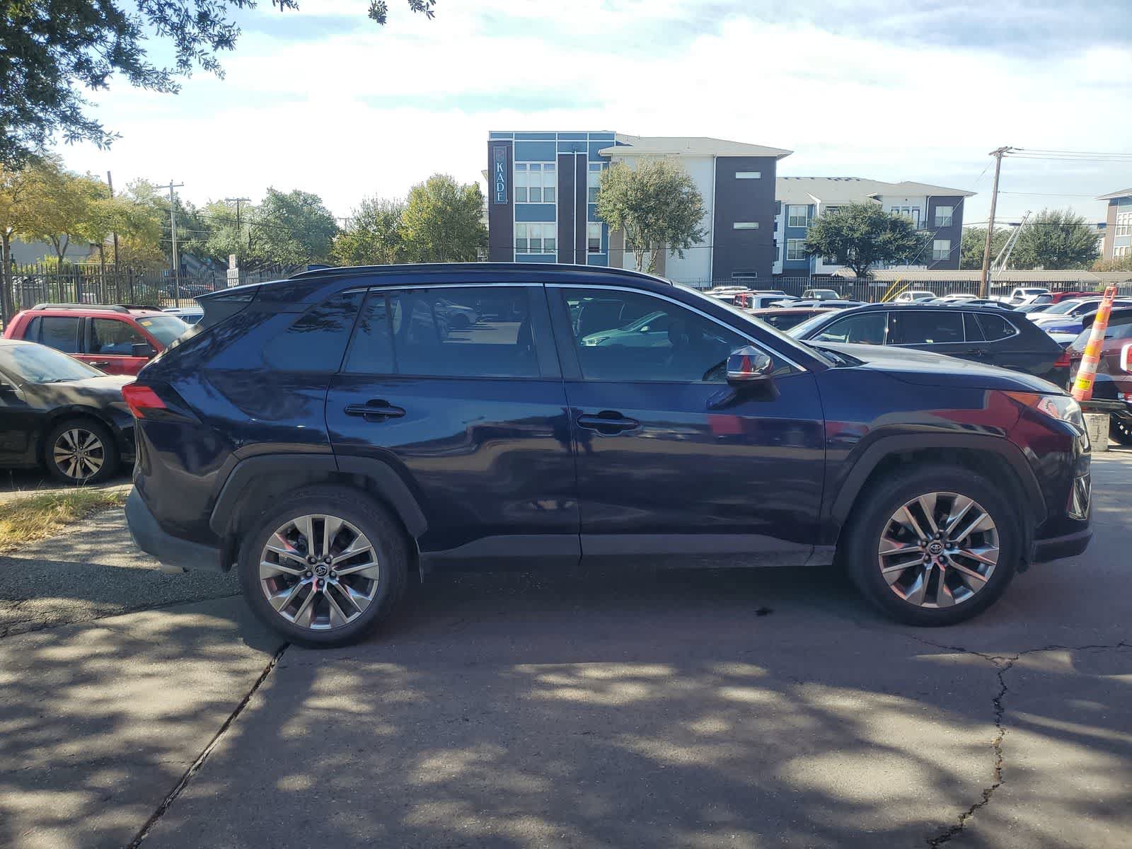 Used 2019 Toyota RAV4 XLE Premium FWD image 7