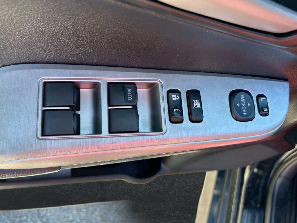 Used 2014 Toyota Camry SE FWD image 13