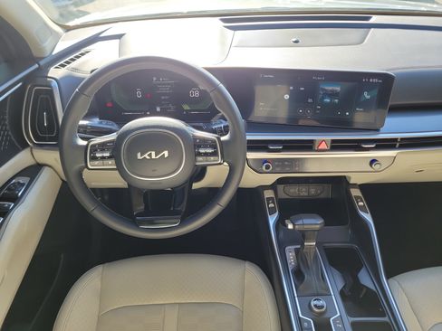 Certified 2025 Kia Sorento S w/ Panoramic Sunroof Package FWD image 18