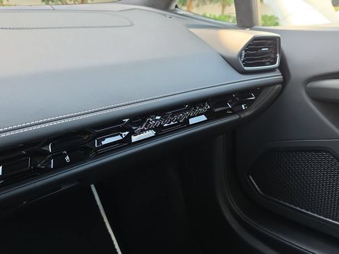 Used 2021 Lamborghini Huracan EVO RWD image 22