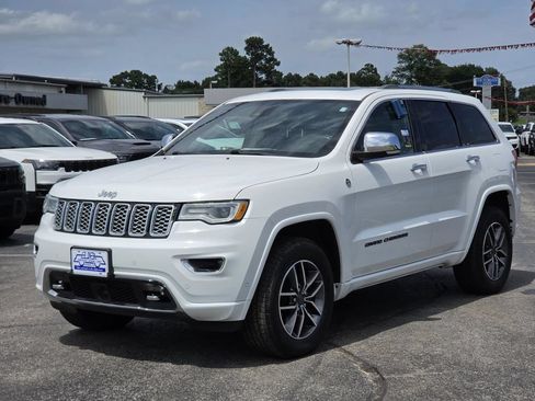 Used 2019 Jeep Grand Cherokee Overland AWD/4WD image 3