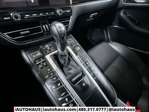 Used 2020 Porsche Macan Base w/ Premium Package Plus image 32