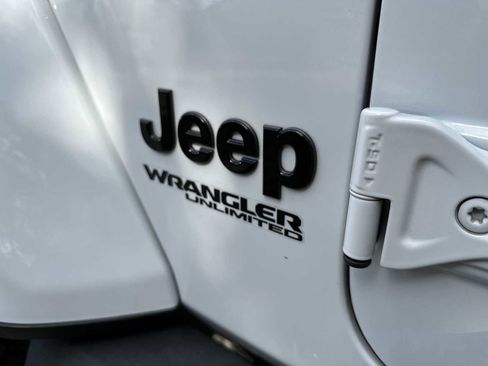 Used 2022 Jeep Wrangler Unlimited Sahara image 11