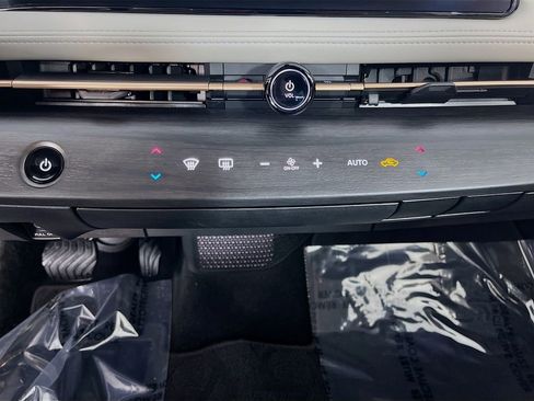 Used 2023 Nissan Ariya AWD image 22