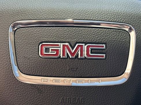 Used 2023 GMC Acadia Denali w/ Denali Ultimate Package FWD image 23