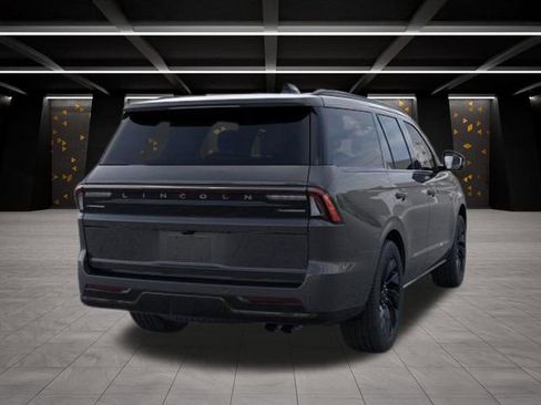 New 2026 Lincoln Navigator Reserve image 7