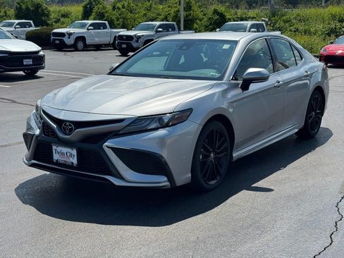 Used 2024 Toyota Camry XSE FWD image 9