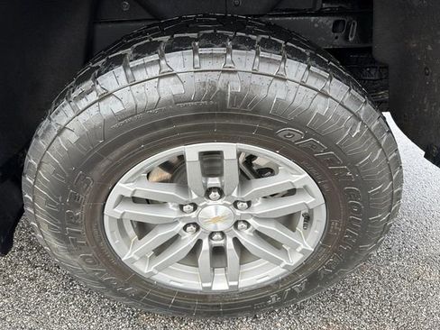 Used 2023 Chevrolet Colorado LT image 19