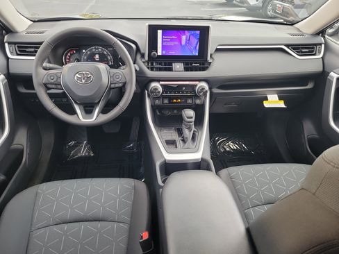 Used 2025 Toyota RAV4 XLE image 14