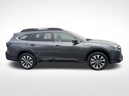 Used 2023 Subaru Outback Limited image 7